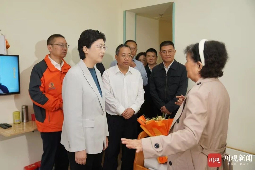 ʩСÁÕµ½ÉٳǽֵÀÉçÇøÑøÀÏ·þÎñÖÐÐÄοÎÊÀÏÈ˺ÍΪÀÏ·þÎñÊÂÇéÕß